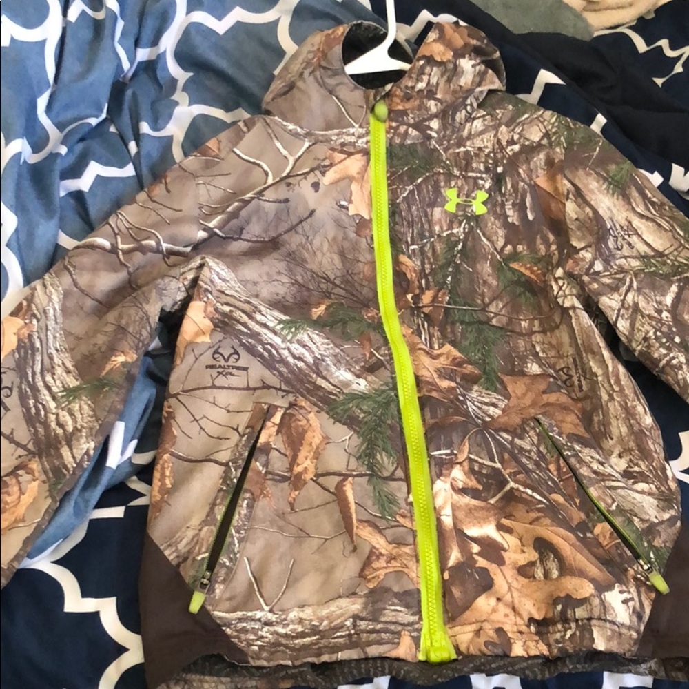 Under armor real tree jacket. Size youth large